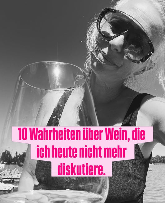 Christina Krebs vom Weinladen Bad Schönborn mit einem Glas Wein