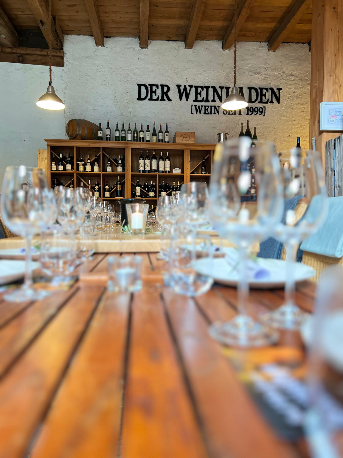 Der große Tisch im Weinladen Bad Schönborn